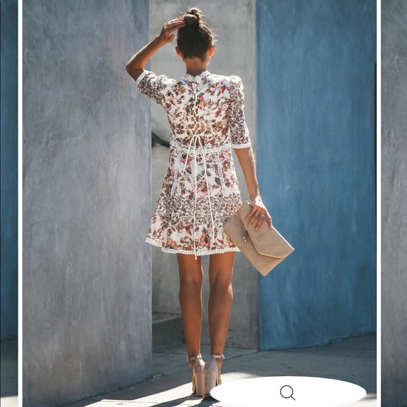 VICI L’amore Lace Statement Dress NWT - Picture 3 of 8